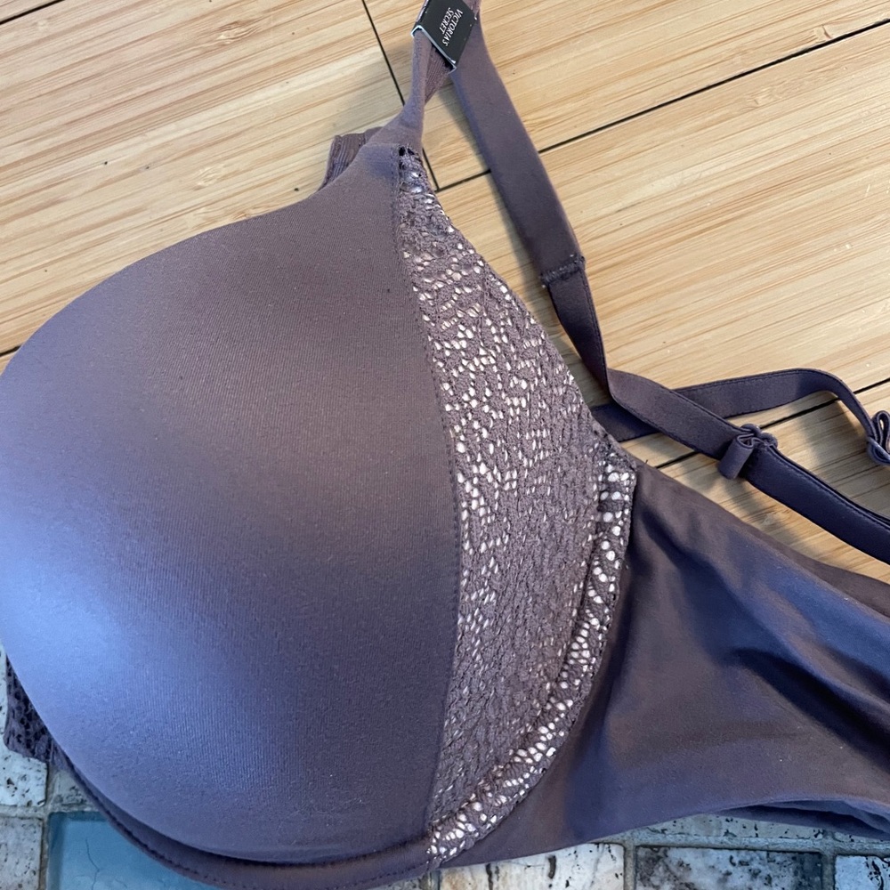 Victoria Secret Women’s Bra - 34 DD - NWT